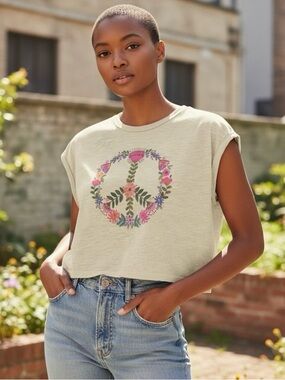 NATURAL LIFE Floral Peace Sign Tee - Green